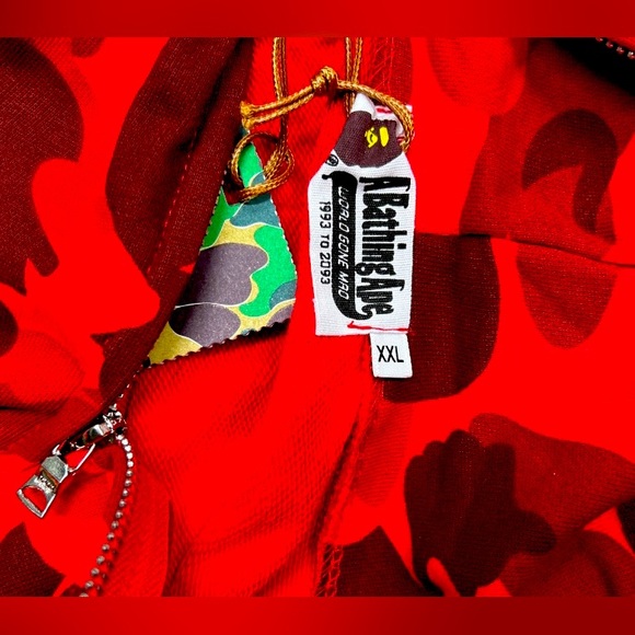 Auth. Red Camo Full Shark Zip Bape hoodie - Picture 4 of 5